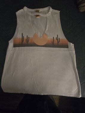 Sleeveless Desert Sunrise Graphic Tank Top - White / Orange